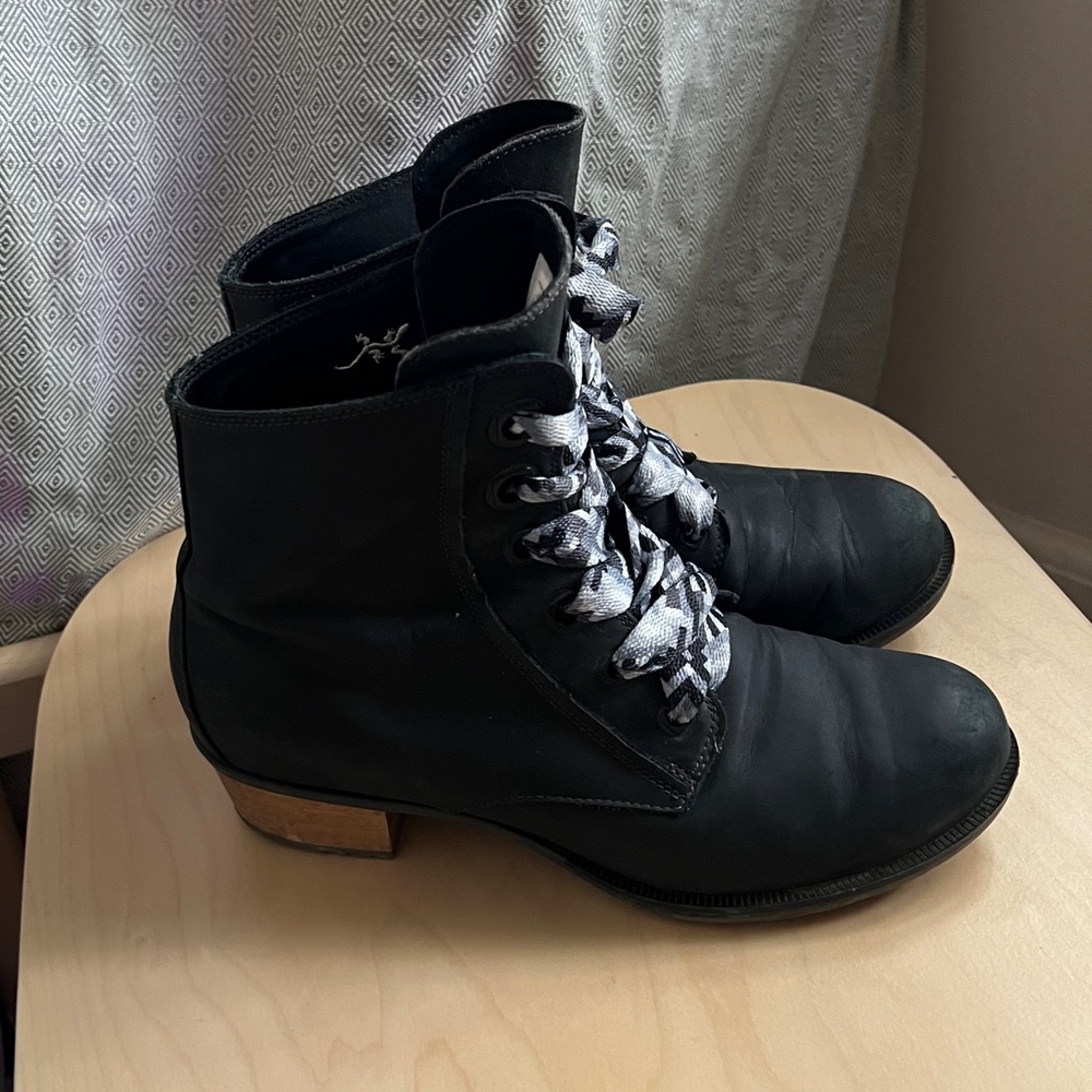 Chaco Cataluna Mid Lace Boots